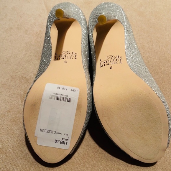 Beautiful never been worn silver pumps! Looks great for any formal event. - Picture 4 of 8